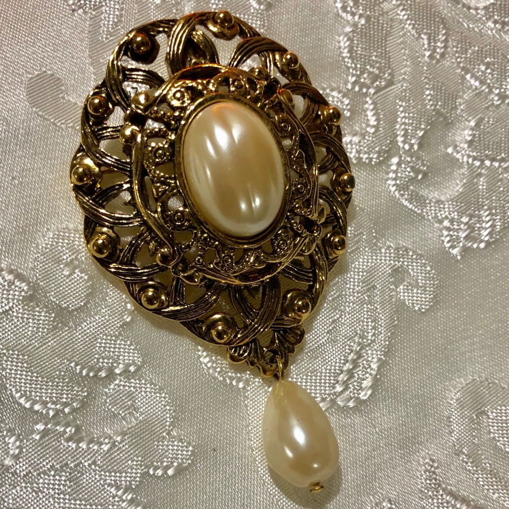 VINTAGE BROOCH/PENDANT DANGLE PEARL
